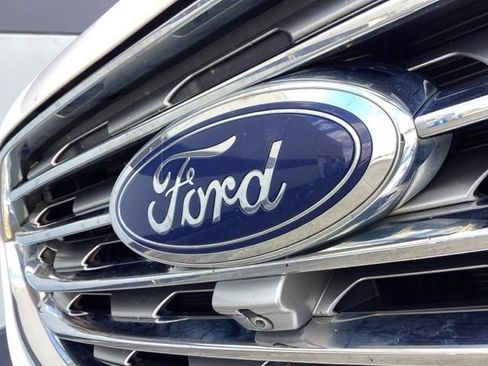 Used 2019 Ford Edge Titanium w/ Equipment Group 301A AWD/4WD image 4
