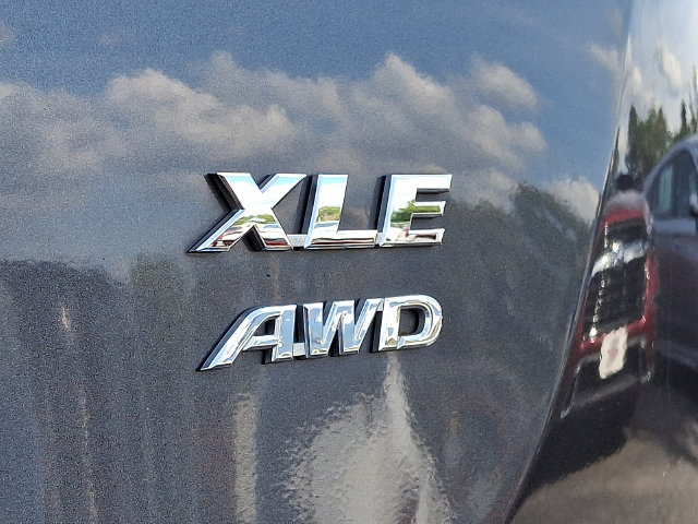 Used 2018 Toyota RAV4 XLE AWD/4WD image 34