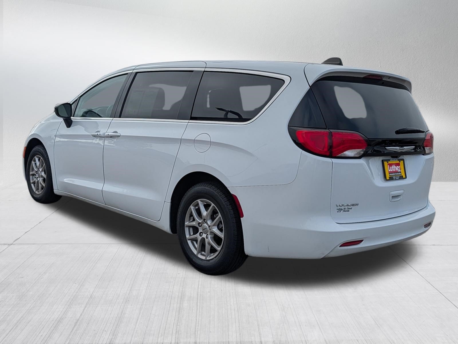 Used 2024 Chrysler Voyager LX FWD image 5