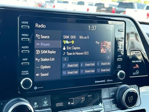 Used 2021 Toyota Highlander XLE image 36