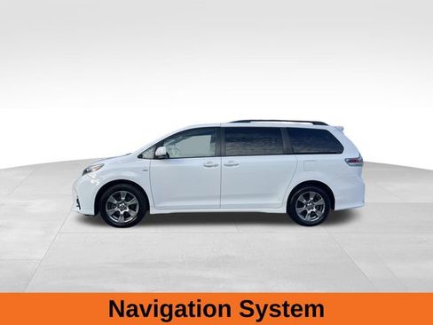 Used 2019 Toyota Sienna SE image 2