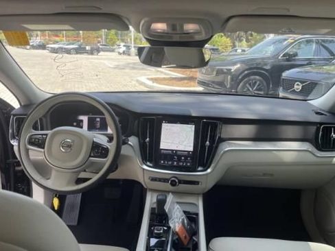 Used 2025 Volvo V60 B5 Cross Country Plus AWD/4WD image 4