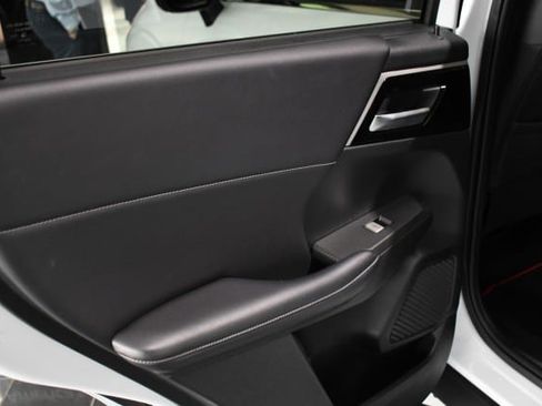 Used 2024 Mitsubishi Outlander Ralliart AWD/4WD image 24