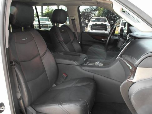 Used 2020 Cadillac Escalade ESV Luxury image 47