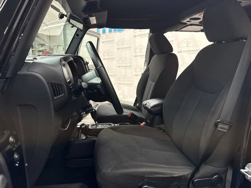Used 2016 Jeep Wrangler Unlimited Sport w/ Connectivity Group AWD/4WD image 13