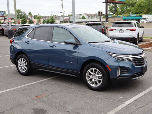 Used 2024 Chevrolet Equinox LT FWD image 2