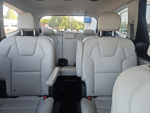 Used 2025 Kia Telluride S FWD image 10