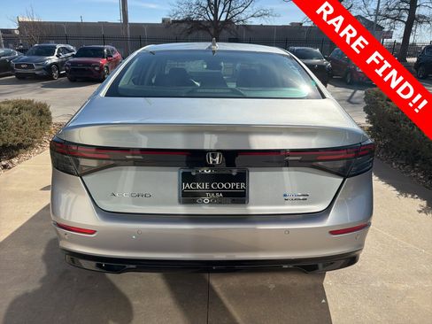 Used 2024 Honda Accord Touring image 3