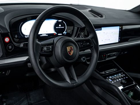 Certified 2025 Porsche Cayenne image 13