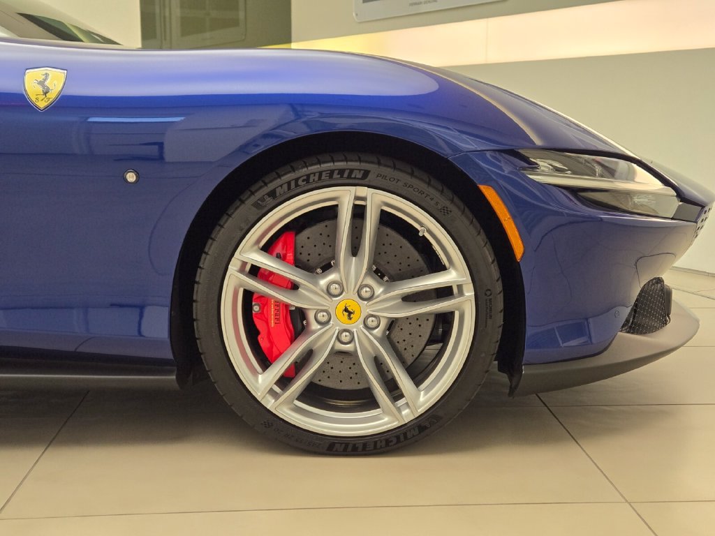 Used 2025 Ferrari Roma Spider RWD image 7