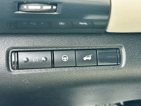 Used 2026 Nissan Pathfinder SL FWD image 10