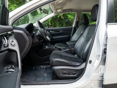 Used 2017 Nissan Rogue Sport SL FWD image 19