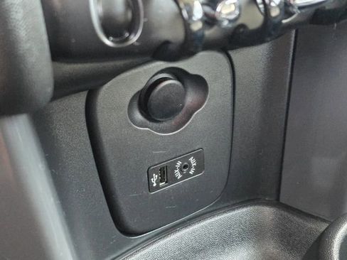 Used 2018 MINI Cooper 2-Door Hardtop w/ Cold Weather Package image 30