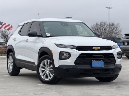 Used 2023 Chevrolet TrailBlazer LS image 2