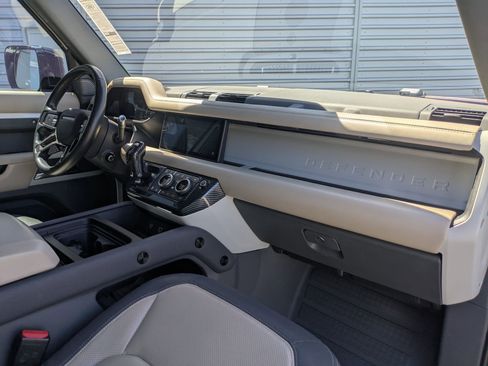 Certified 2022 Land Rover Defender 110 X-Dynamic HSE AWD/4WD image 33