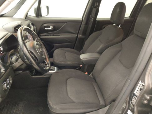 Used 2020 Jeep Renegade Altitude w/ UConnect 8.4 Nav Group FWD image 17