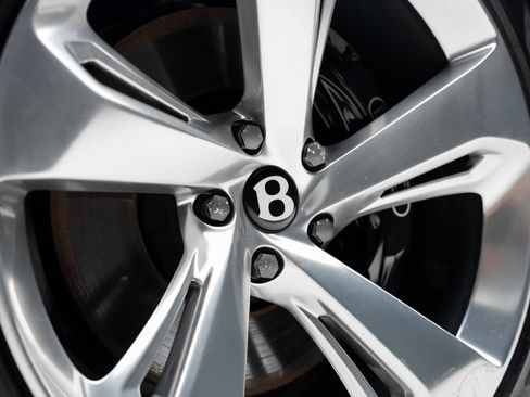 Used 2024 Bentley Bentayga AWD/4WD image 22