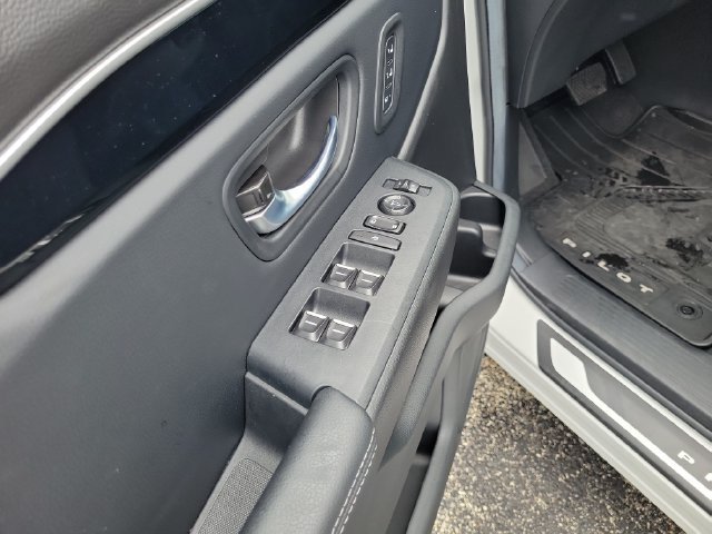 Used 2025 Honda Pilot EX-L image 16
