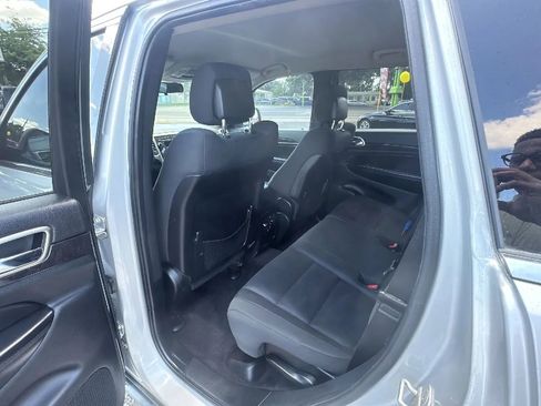 Used 2011 Jeep Grand Cherokee Laredo image 10