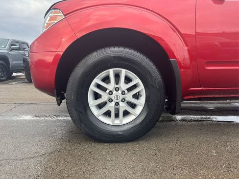 Used 2018 Nissan Frontier SV image 11