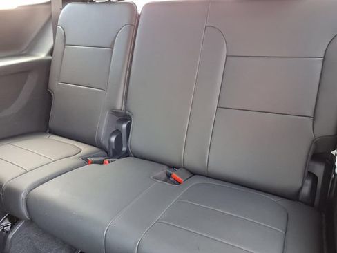 Used 2023 Chevrolet Traverse LT w/ LT Premium Package AWD/4WD image 7