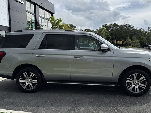 Used 2023 Ford Expedition Limited image 6