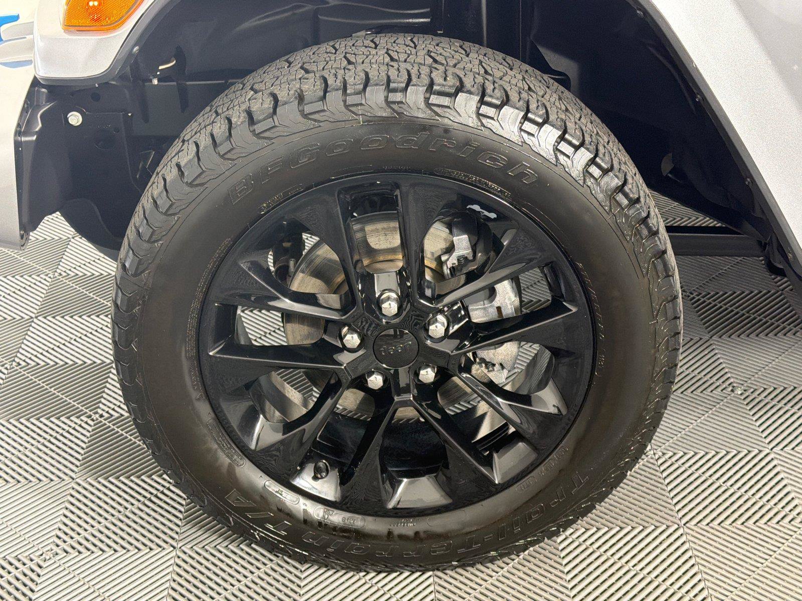Used 2021 Jeep Wrangler Unlimited Sahara AWD/4WD image 12