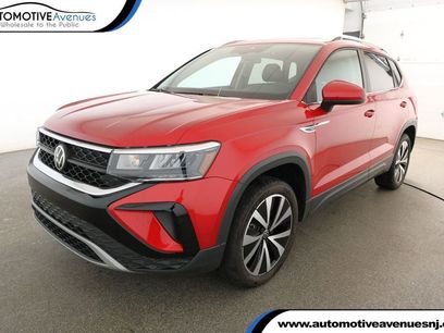 Used 2022 Volkswagen Taos SE w/ Panoramic Sunroof Package