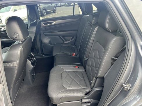 Used 2024 Volkswagen Atlas Cross Sport SE image 13