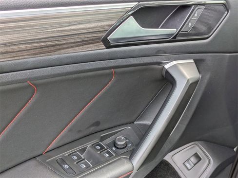 Used 2024 Volkswagen Tiguan SE image 13