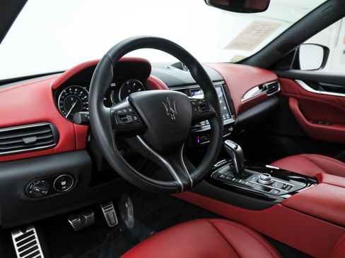 Certified 2022 Maserati Levante GT AWD/4WD image 16