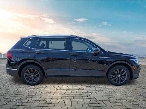 Used 2022 Volkswagen Tiguan SE w/ Panoramic Sunroof Package AWD/4WD image 4