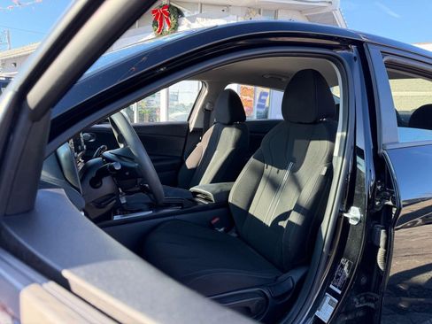 Used 2022 Hyundai Elantra SEL image 20