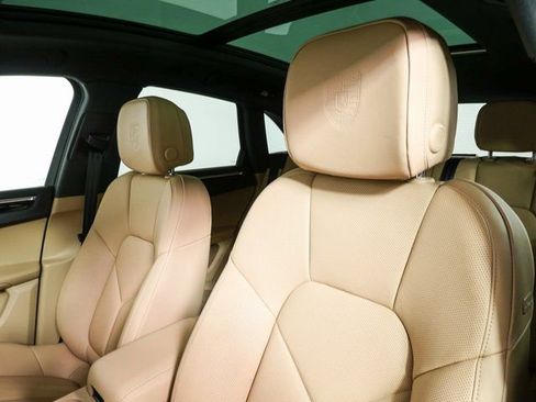 New 2026 Porsche Macan AWD/4WD image 5