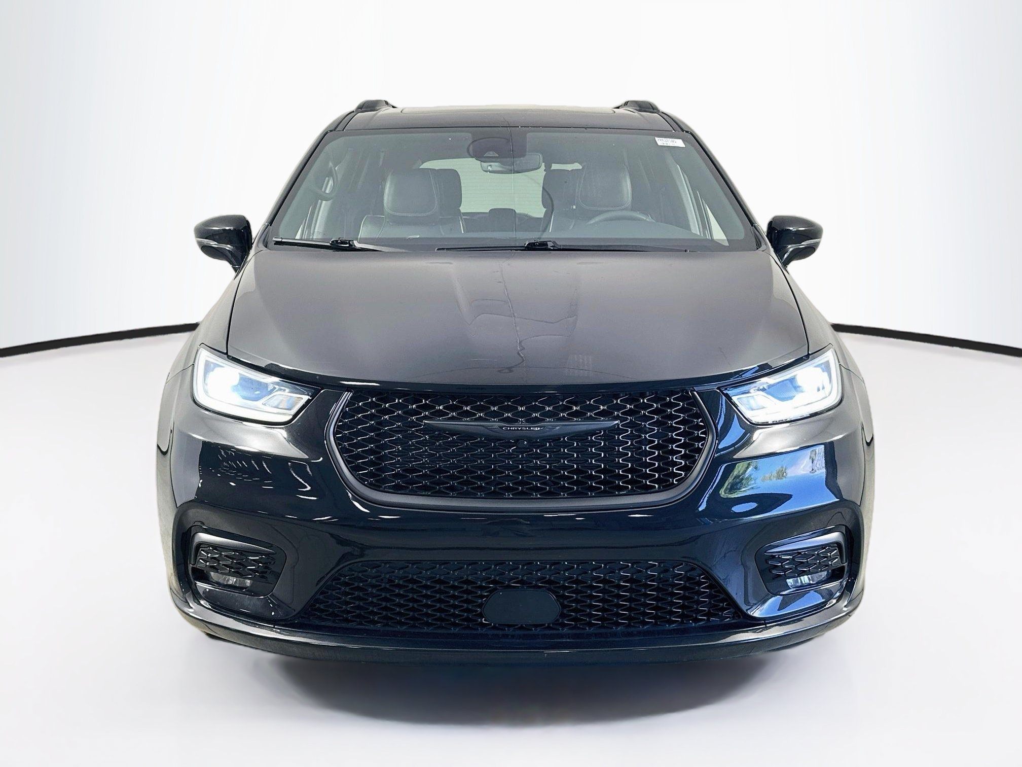 Used 2023 Chrysler Pacifica Limited w/ S Appearance Package FWD image 2