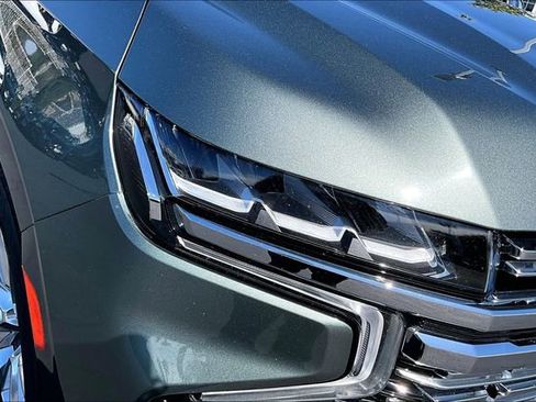 Used 2023 Chevrolet Suburban Premier image 31