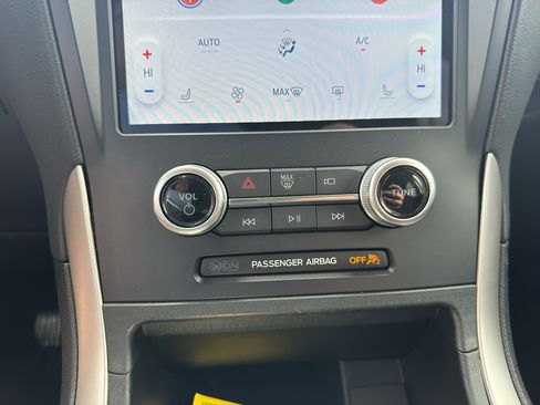 Used 2024 Ford Edge SEL w/ Convenience Package image 10