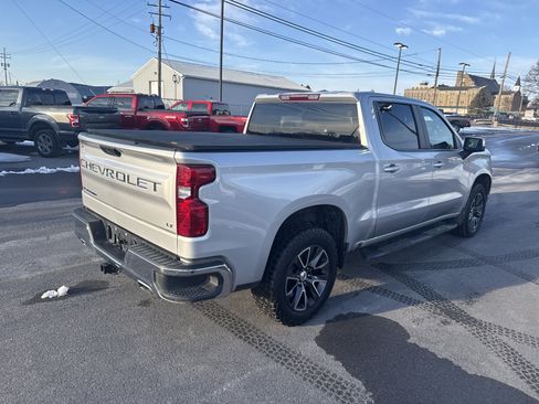 Used 2022 Chevrolet Silverado 1500 LT w/ Z71 Off-Road Package image 3