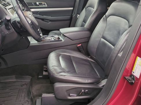 Used 2017 Ford Explorer XLT w/ Equipment Group 202A image 15