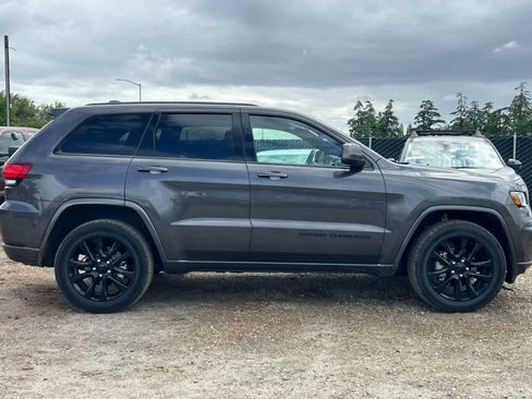 Used 2018 Jeep Grand Cherokee Altitude image 9