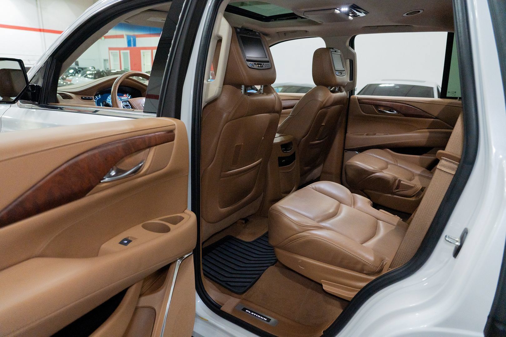 Used 2016 Cadillac Escalade Platinum AWD/4WD image 23
