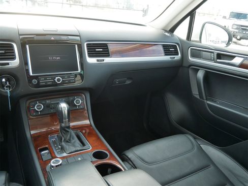 Used 2013 Volkswagen Touareg VR6 image 13