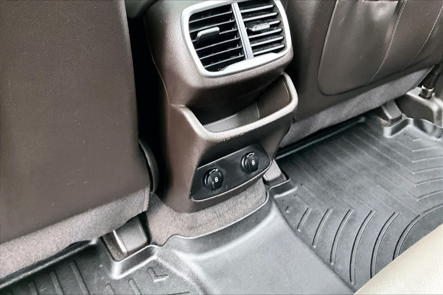 Used 2019 Hyundai Santa Fe Limited FWD image 33