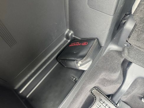 Used 2025 Toyota Sienna XLE w/ XLE Plus Package AWD/4WD image 17