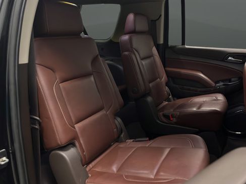 Used 2019 Chevrolet Suburban Premier AWD/4WD image 25