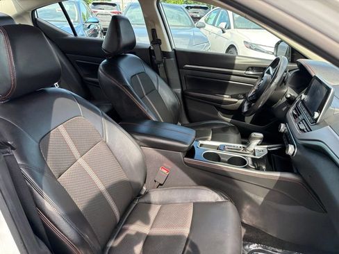 Used 2024 Nissan Altima 2.5 SR FWD image 11
