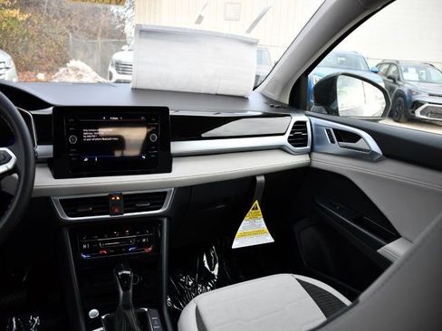 New 2026 Volkswagen Taos SE image 21