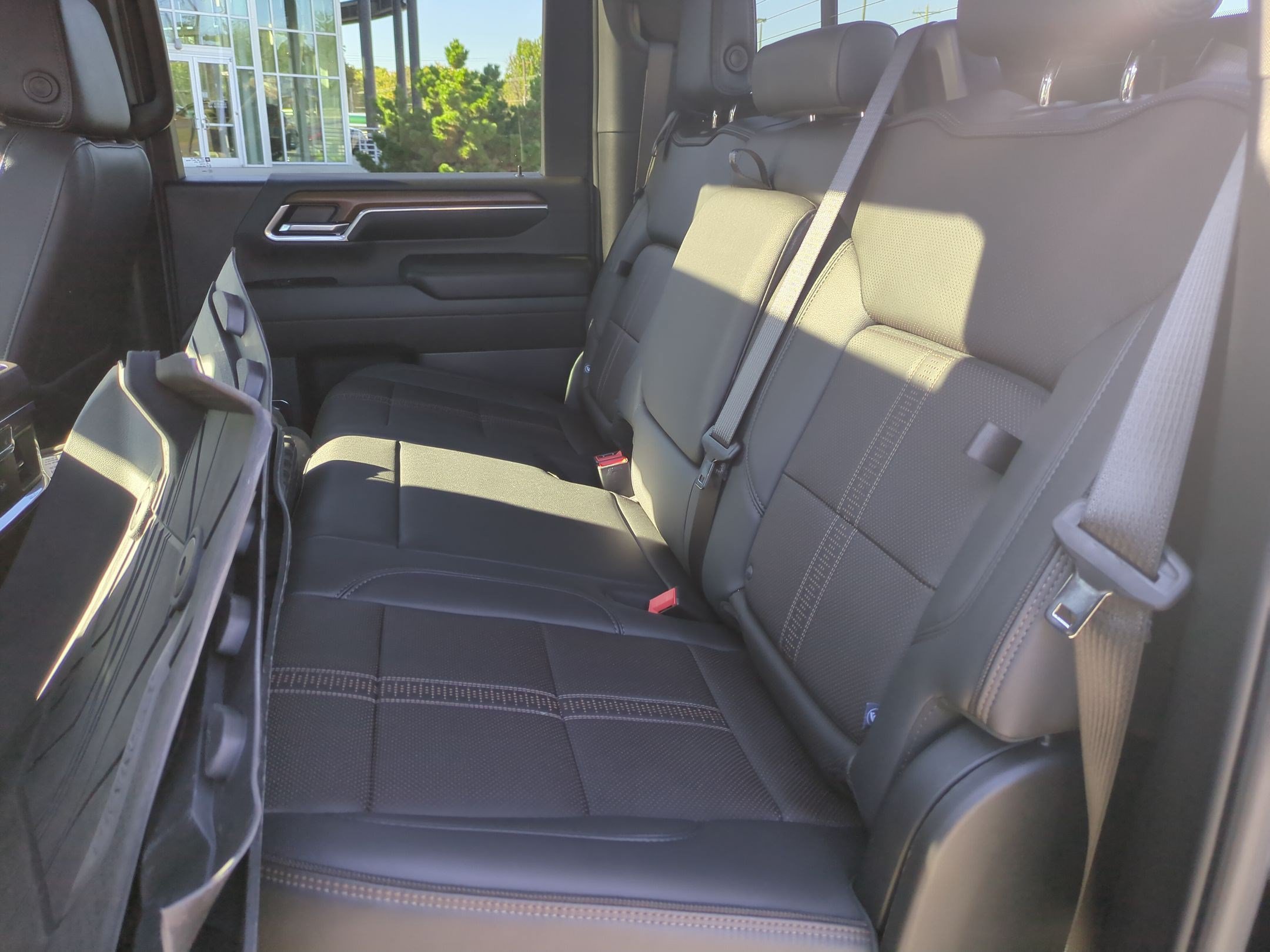 Used 2024 Chevrolet Silverado 2500 High Country w/ High Country Premium Package AWD/4WD image 31