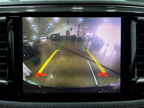 Used 2019 Chrysler Pacifica Limited FWD image 11
