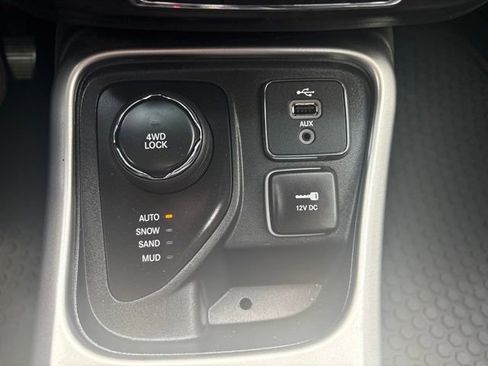 Used 2018 Jeep Compass Latitude w/ Cold Weather Group AWD/4WD image 27